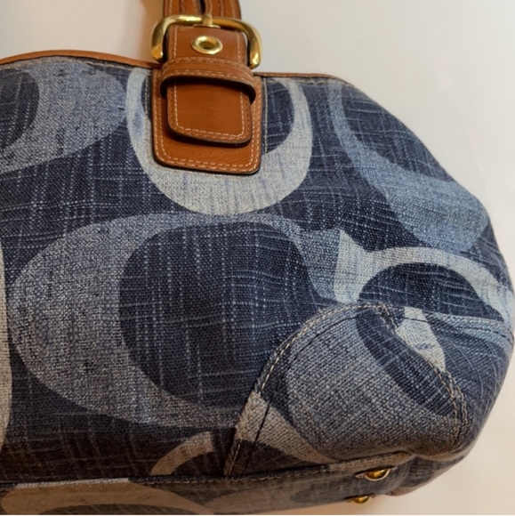 Coach - Picture 8 of 8